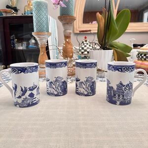 Royal Cuthbertson Blue Willow Set of‎ 4 Coffee Mugs Blue White Royalty NEW